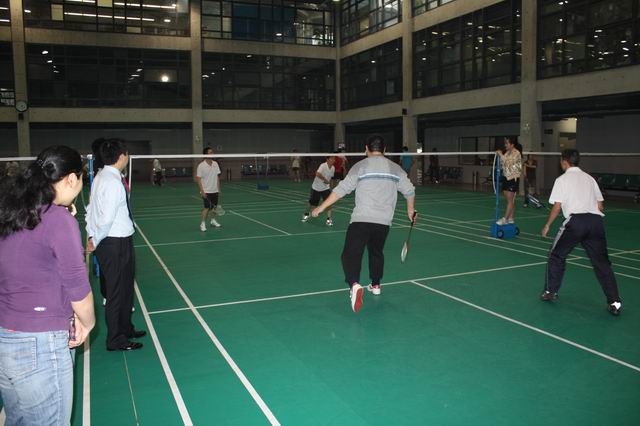 IM电竞集团举行第一届羽毛球比赛